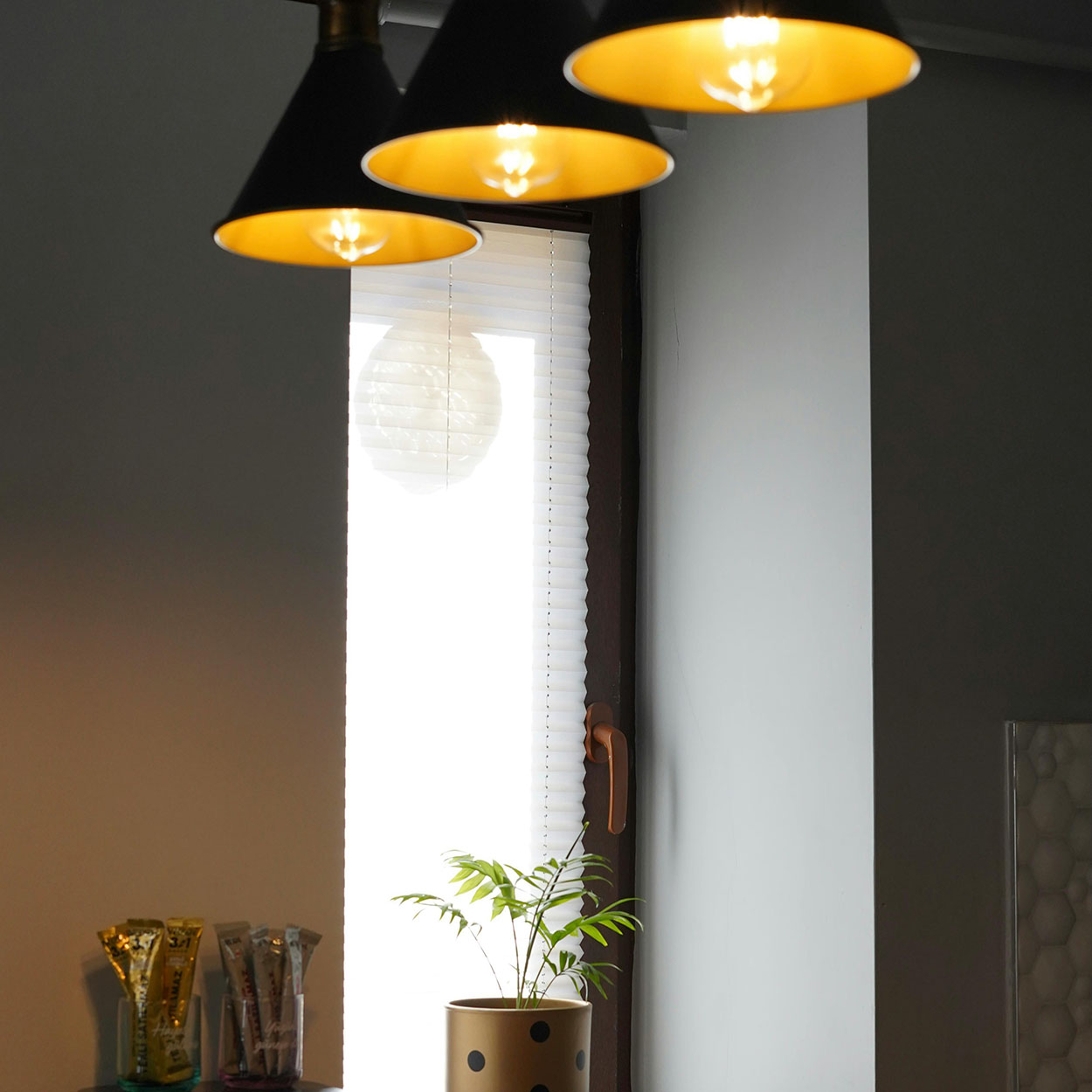 Tatlıkuyu mahallesinde blackout honeycomb perde